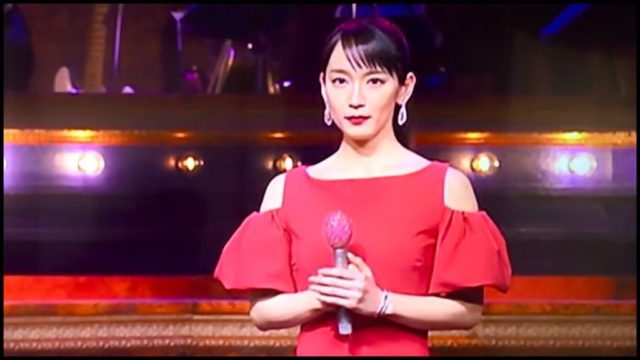 レコード大賞2020吉岡里帆の赤いドレスのブランドや値段・購入方法は？
